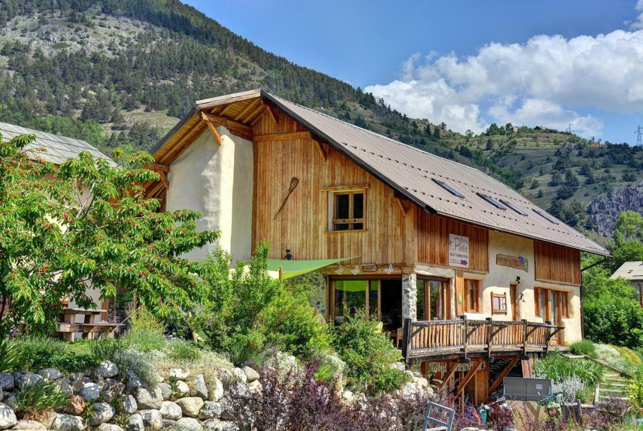 Chambres D'Hote Le Brin De Paille Saint-Martin-de-Queyrieres Bagian luar foto