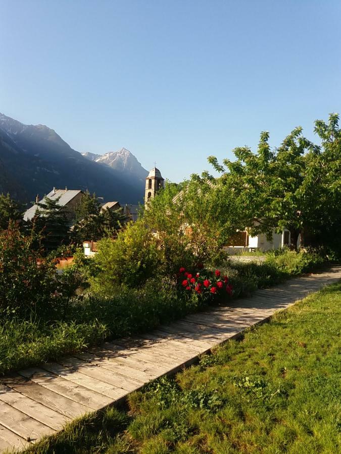 Chambres D'Hote Le Brin De Paille Saint-Martin-de-Queyrieres Bagian luar foto