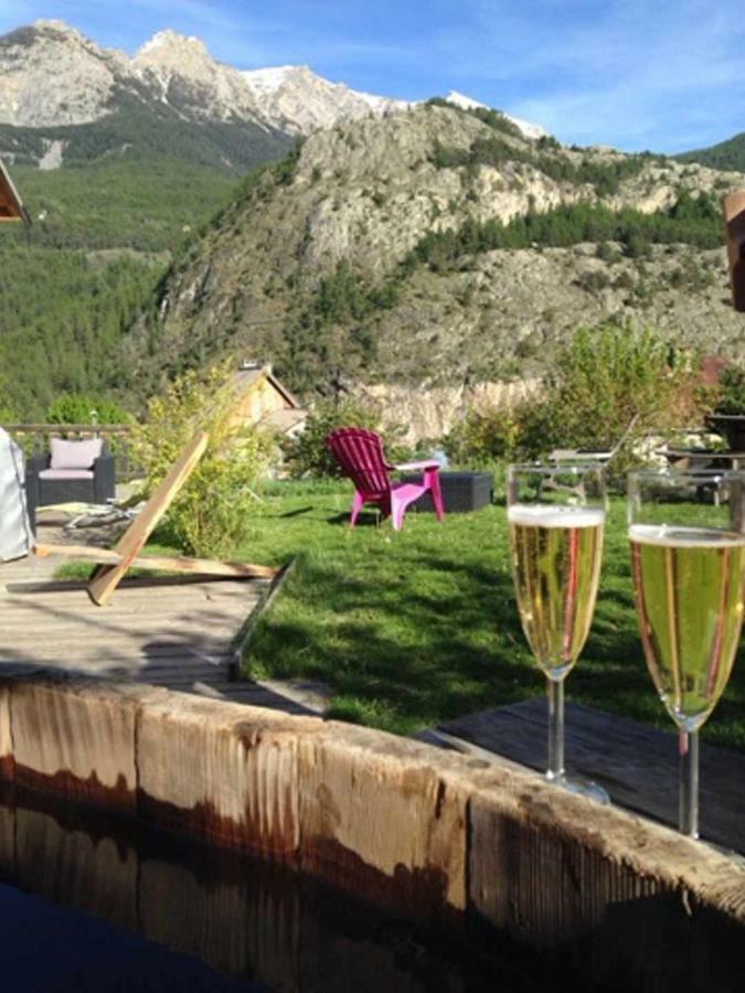 Chambres D'Hote Le Brin De Paille Saint-Martin-de-Queyrieres Bagian luar foto